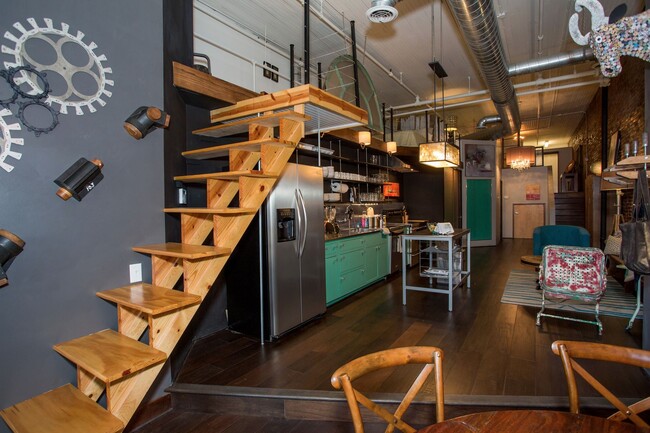 Foto del edificio - One of a Kind Furnished Condo in the Heart...