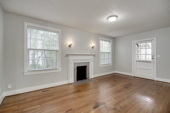 Foto del edificio - 1741 Oak Dr