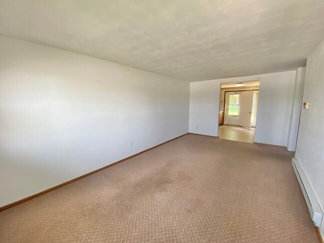 Building Photo - 996 N Ohio St