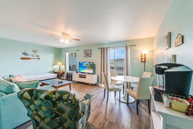 Foto del edificio - 15010 Leeward Dr