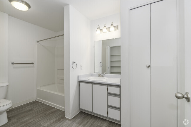 1BR, 1BA - 685SF Bathroom - Hampton Park Apartments