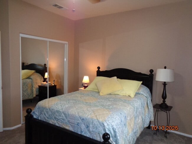 Foto del edificio - Immaculate One Story Home Offering 1989 sq...