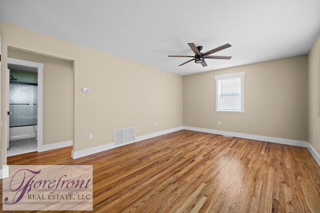 Foto del edificio - 1427 E 12th St
