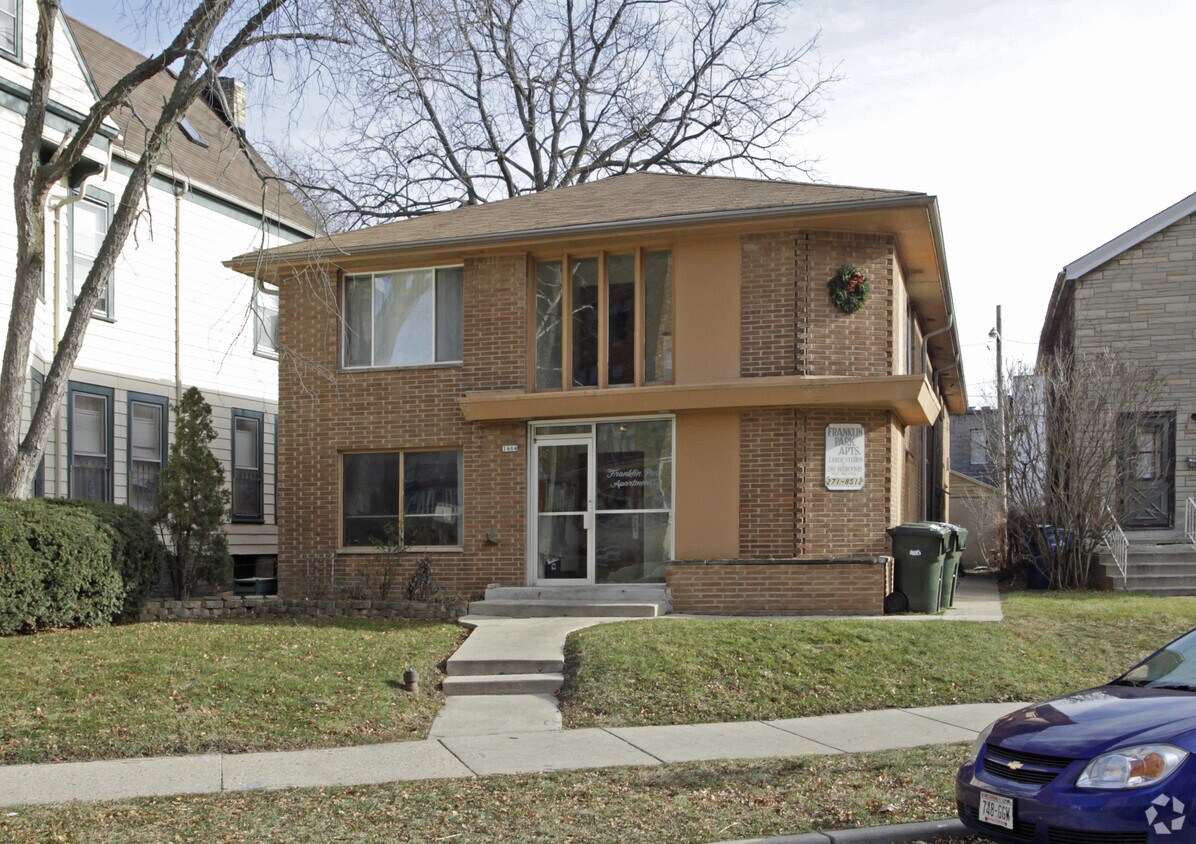 1464 N Franklin Pl, Milwaukee, WI 53202 Apartments in Milwaukee, WI