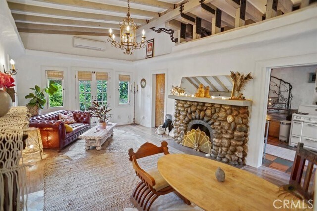 Foto del edificio - 353 S Topanga Canyon Blvd