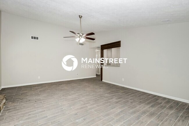 Building Photo - 3 Bedroom Pet-Friendly Home in RIVERDALE, ...