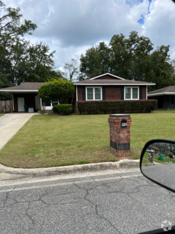 Building Photo - 912 E Brookwood Pl