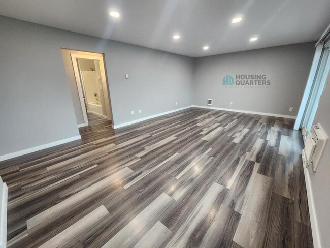 Foto del edificio - 12421 E Riverside Ave