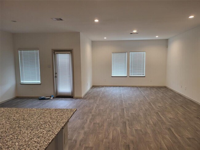 Building Photo - 7130 Dawn view Ln