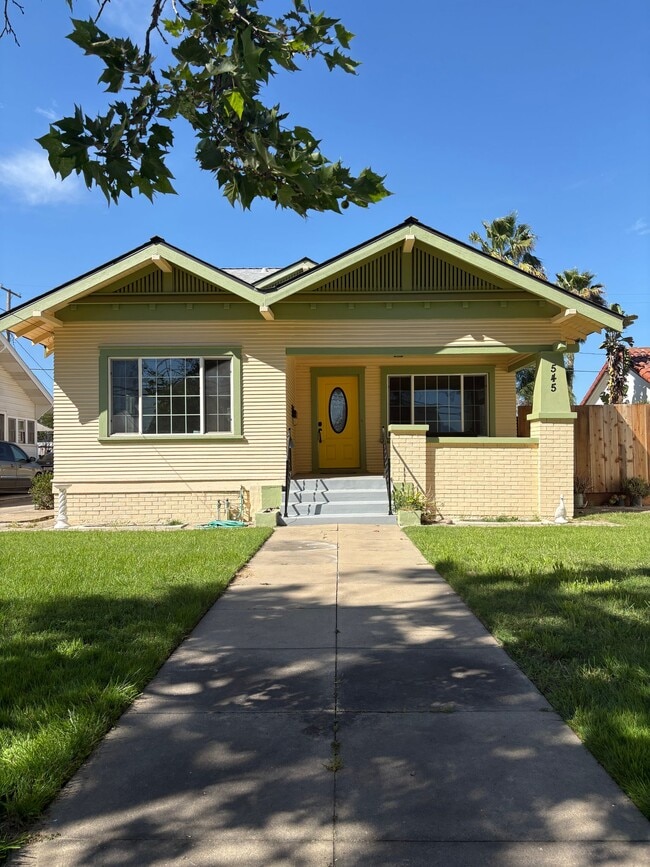 Building Photo - 545 W Main St