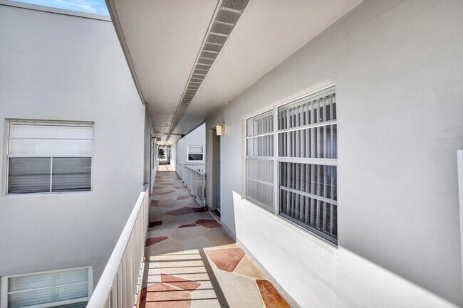 Foto del edificio - 321 Flanders Dr