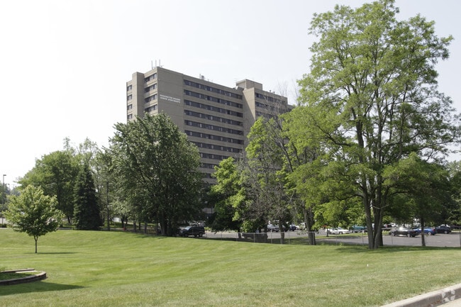 Building Photo - City View in the Square Co-op
