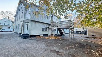 Building Photo - 10 Eames St