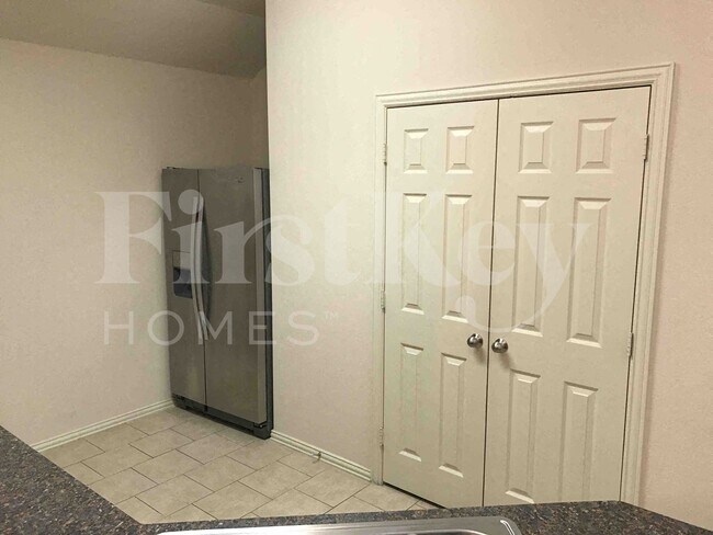 Foto del edificio - 1218 Jewel Ln