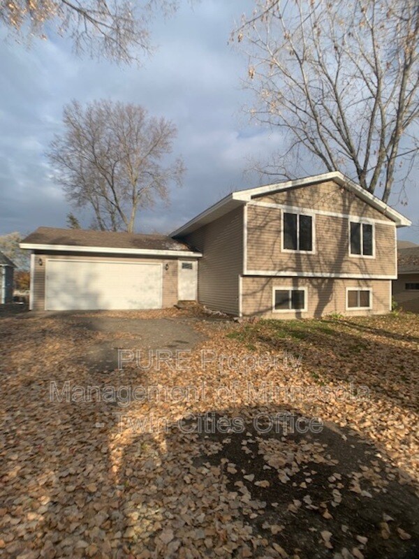 Primary Photo - 2964 Center Rd SW
