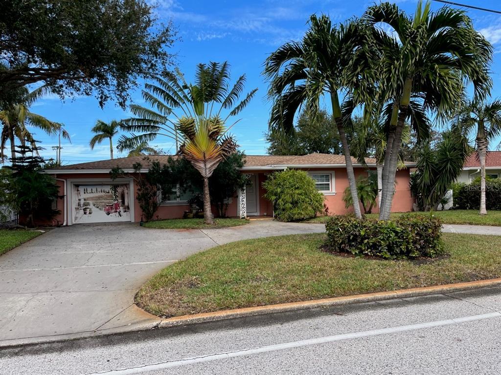 Primary Photo - 2130 E Vina Del Mar Blvd