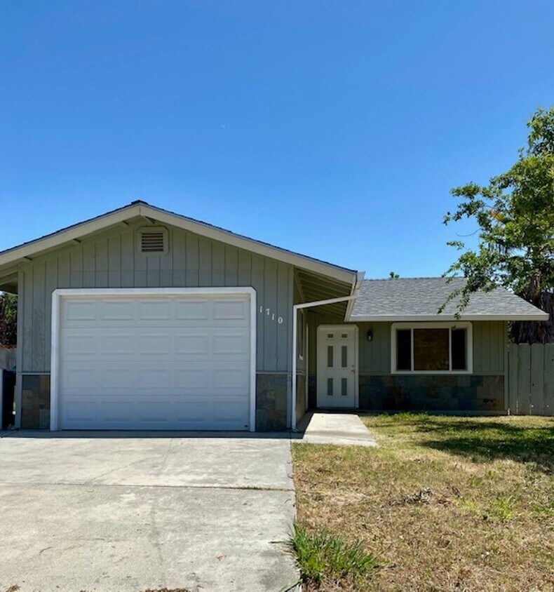 Primary Photo - Cute 2 Bedroom 1 Bath Home w/ Large Backyard