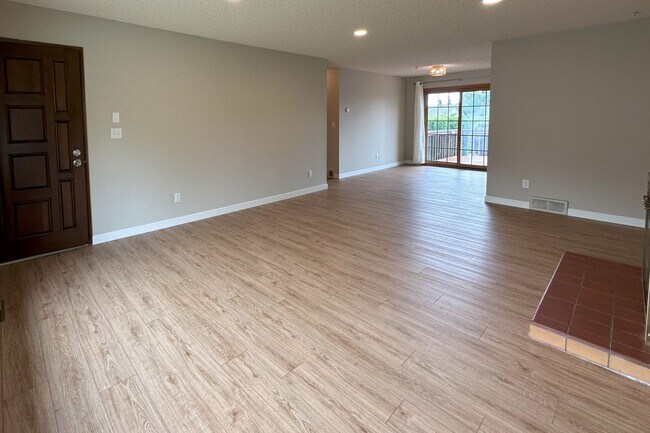 Building Photo - 3 bd Rambler in View Ridge Neighborhood