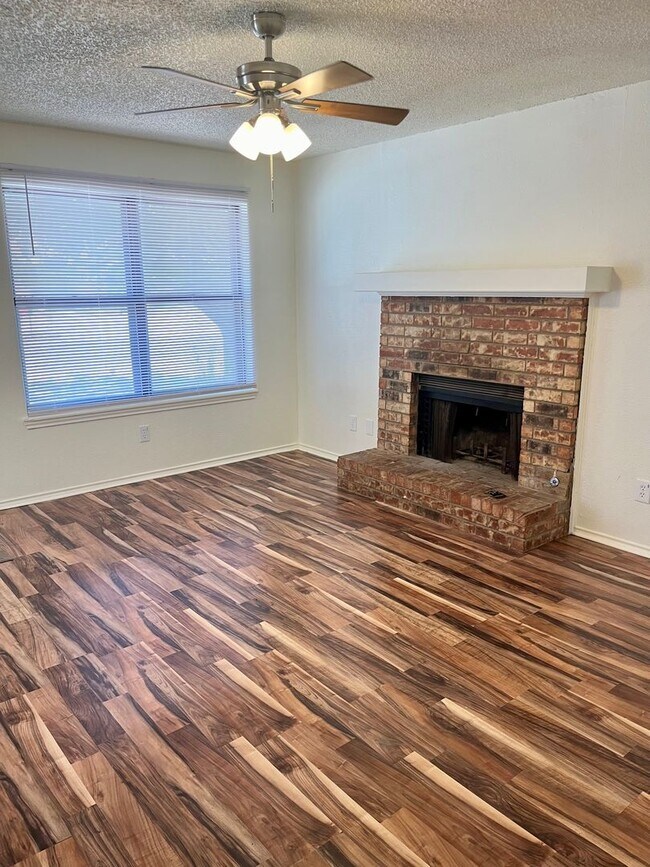 Foto del edificio - 9610 Elmwood Ave