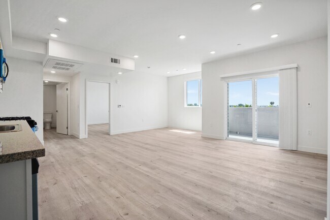 Foto del edificio - 8802 Van Nuys Blvd
