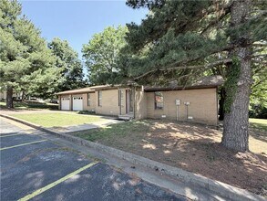 Building Photo - 1275 N Gregg Ave