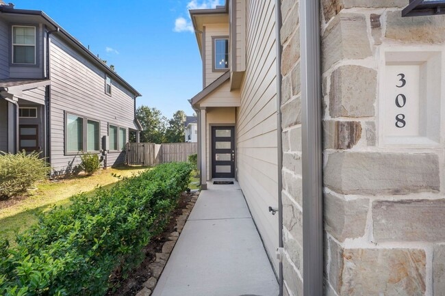 Foto del edificio - 308 N Spotted Fern Dr