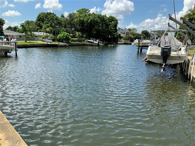 Foto del edificio - 4960 Shore Acres Blvd NE