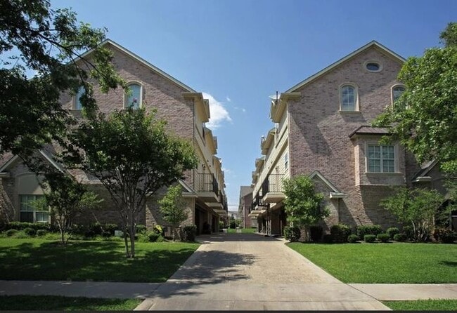 Building Photo - Druid Townhomes