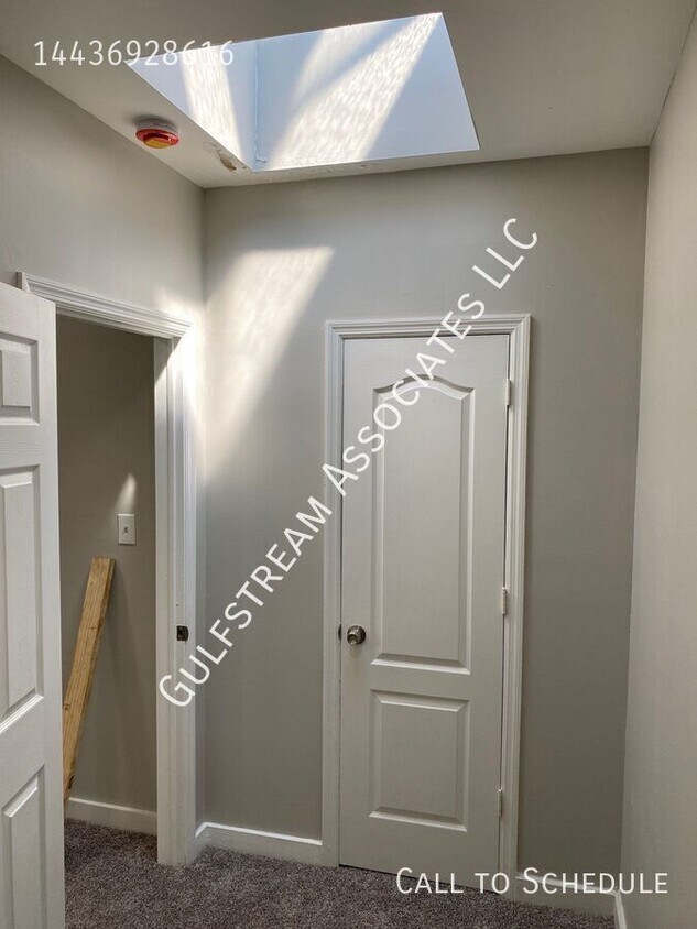 Building Photo - 521 N Curley St