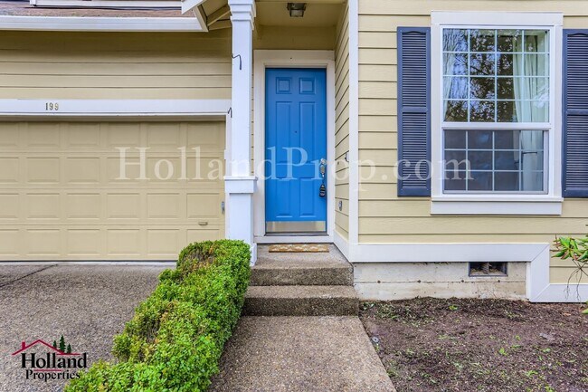 Foto del edificio - Spacious 3 bedroom Beaverton Home with a loft area and extra room for a Den!