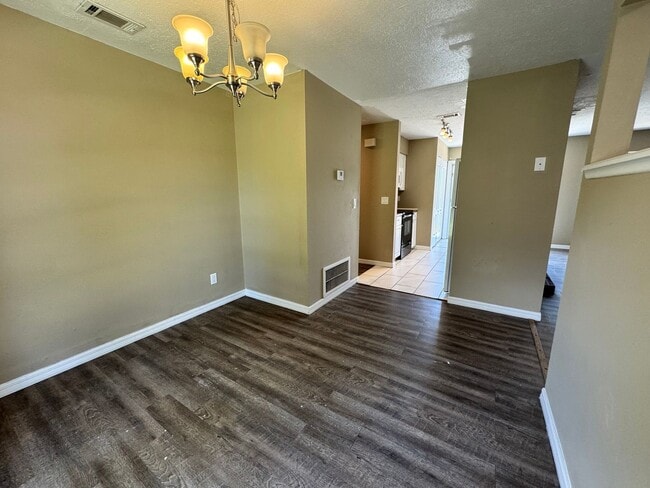 Building Photo - FOR RENT – 2 Bed / 1 Bath Triplex in Citrus Park, Ocala, FL – Available Now!