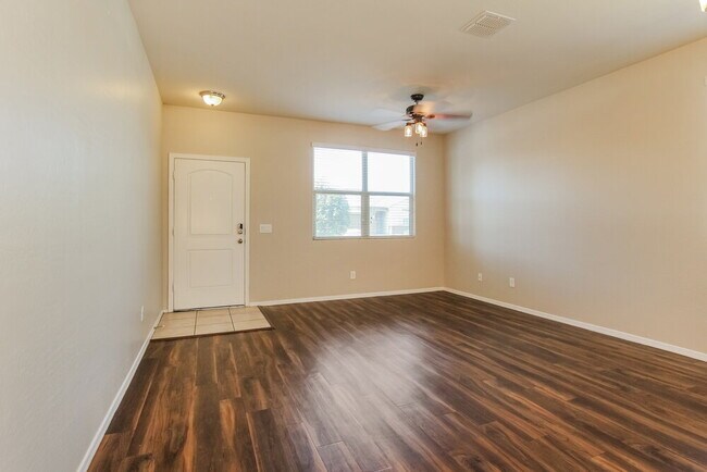 Building Photo - 2908 W Hidalgo Ave