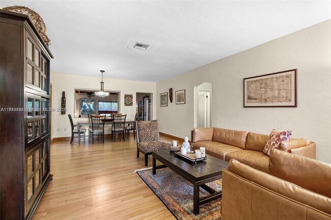 Foto del edificio - 2431 Overbrook St