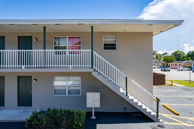 1896 40th Ave Vero Beach, FL 32960 - Treasure Coast Apartments
