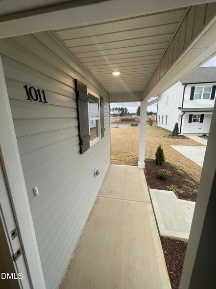 Foto del edificio - 1011 Peony Ln