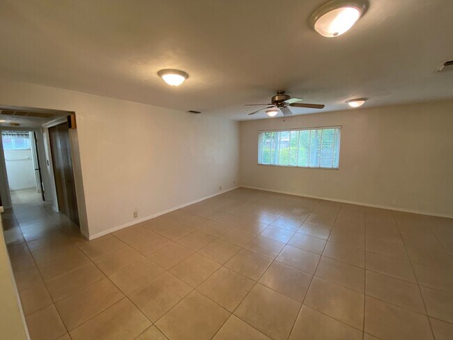 Foto del edificio - Spacious Visalia Home Available Now!