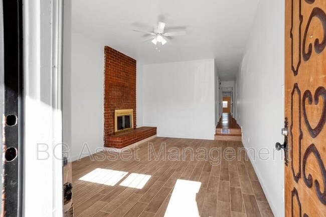 Building Photo - 334 S 9th St