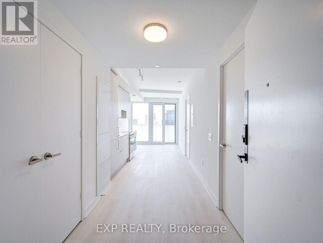 Building Photo - 3900-3900 Confederation Pkwy