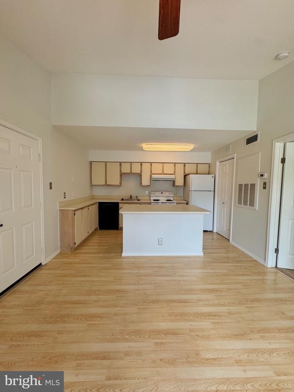 Foto del edificio - 3306 Wyndham Cir