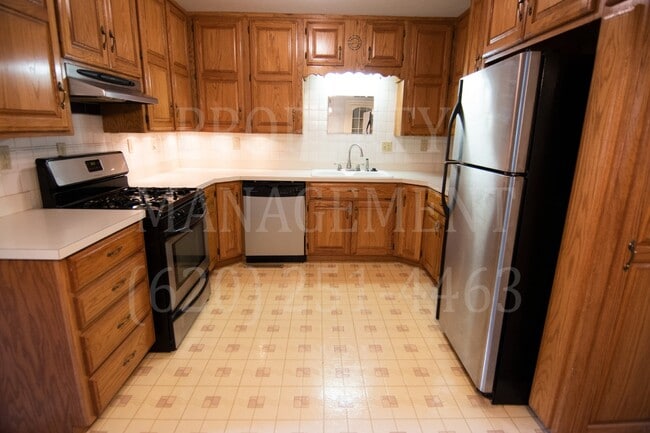 Foto del edificio - 4 Bedroom 2 Bath