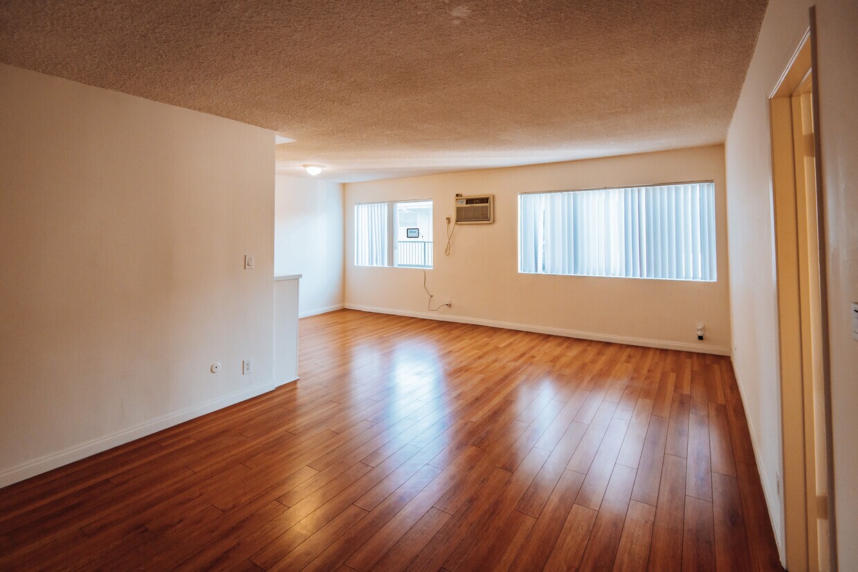 Foto principal - 7010 Lanewood Ave