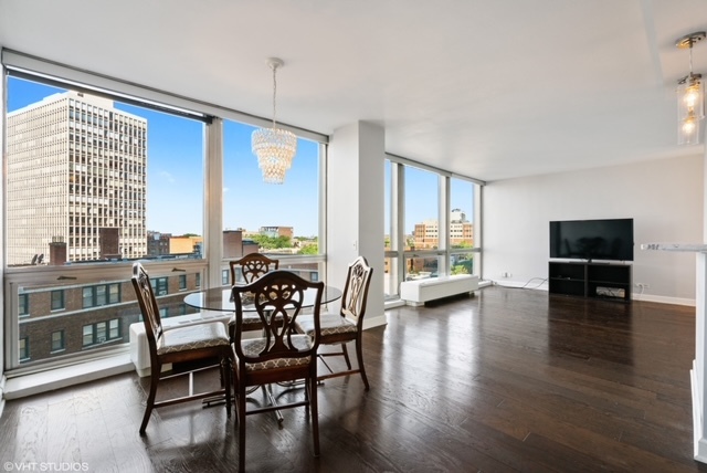 Foto del edificio - 2400 N Lakeview Ave