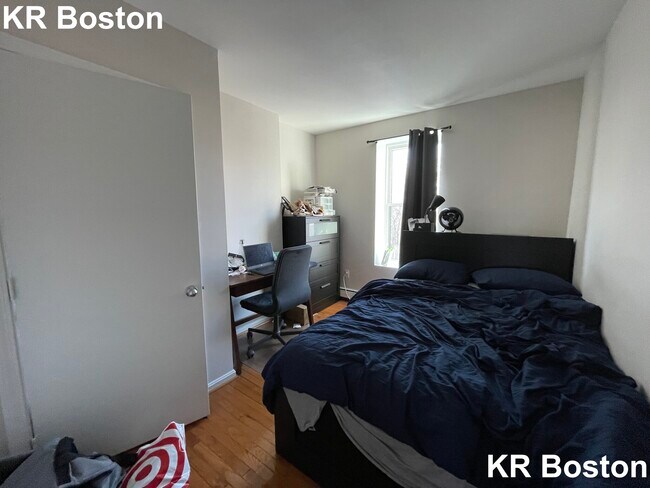 Building Photo - 76 Hammond St