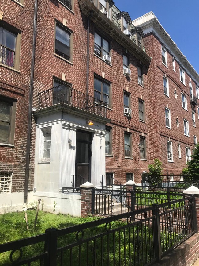 Foto del edificio - 37-22 86th St