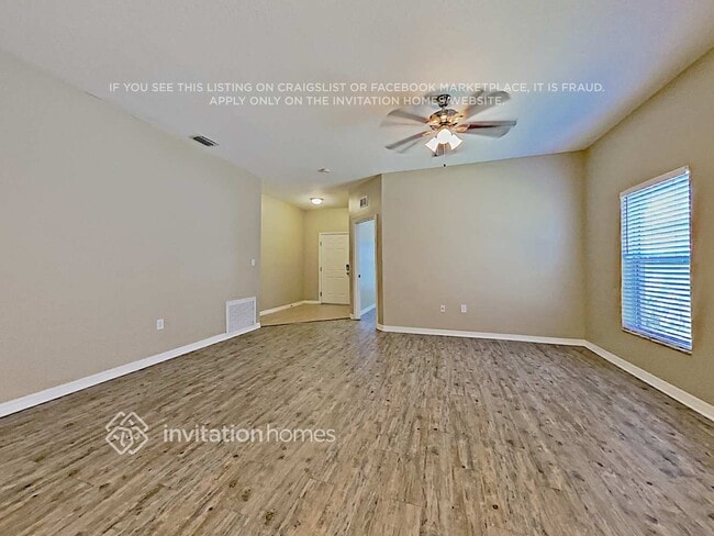 Building Photo - 4992 Outlook Dr