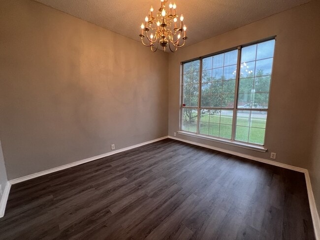 Foto del edificio - 2805 Crater Lake Ln