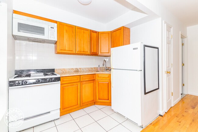 Building Photo - 120 Leonard St