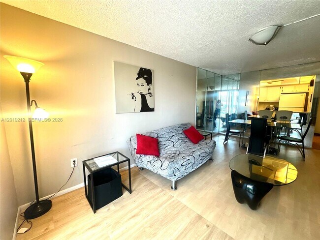 Foto del edificio - 16851 NE 23rd Ave