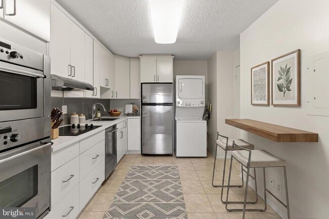 Foto del edificio - 5903 Mt Eagle Dr