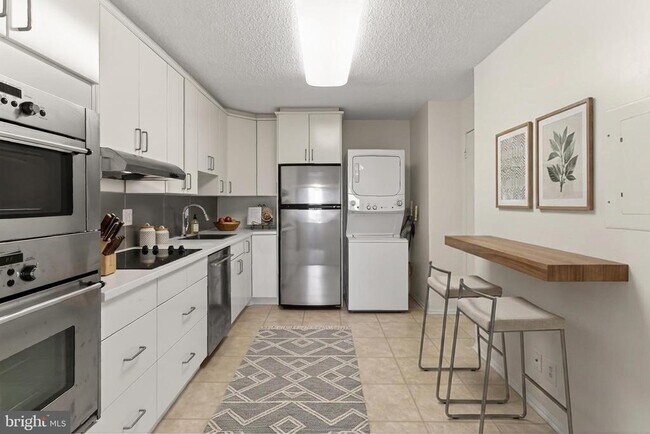 Building Photo - 5903 Mt Eagle Dr